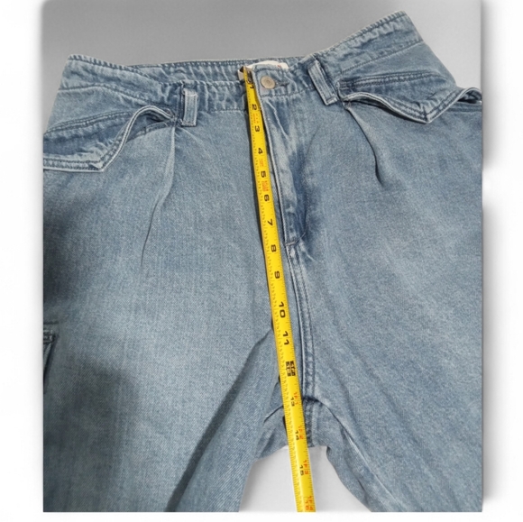 Lucky Brand Liquid Denim Luxe Cargo Jeans Relaxed Light Wash Sz 12/31 - Picture 5 of 8